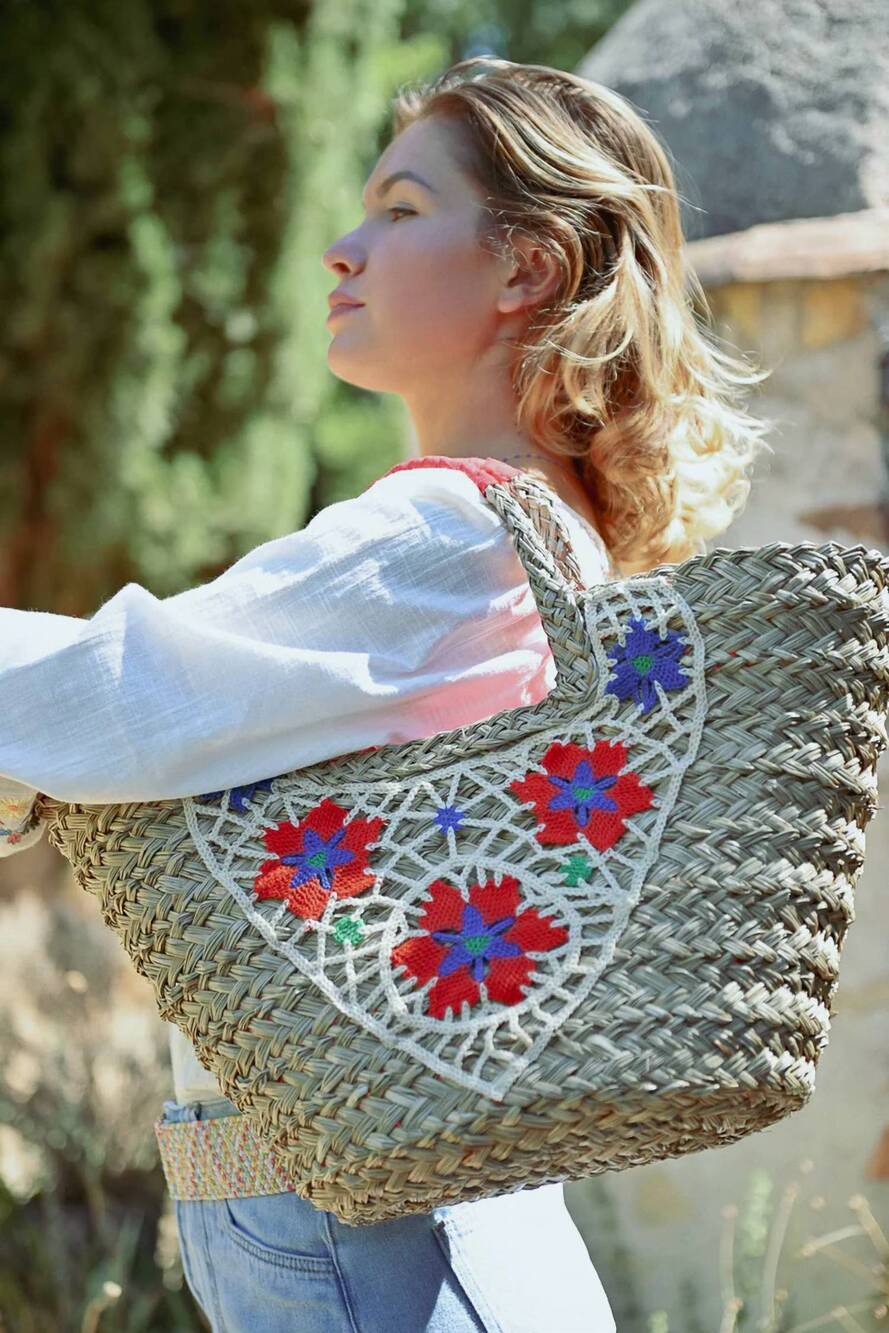 NEW MOLLY BRACKEN women's embroidered basket purse bag in beige